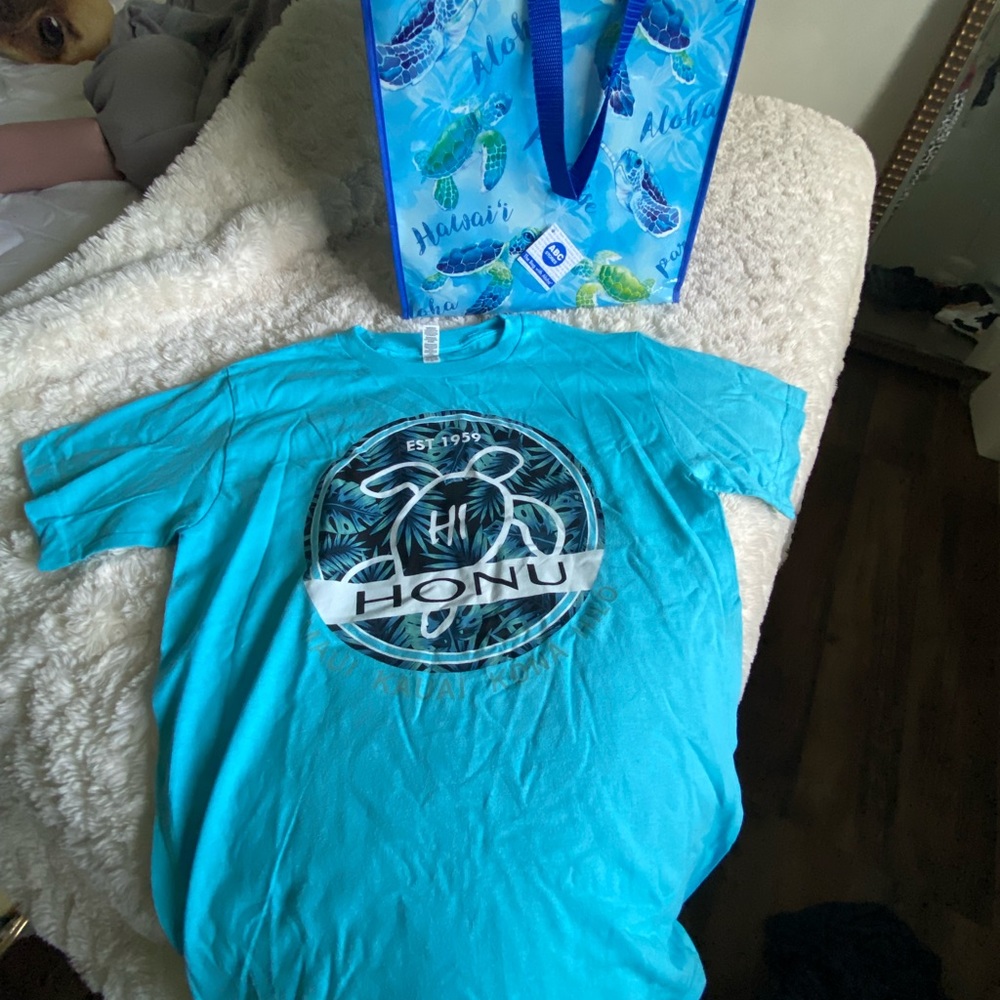 Hawaii tshirt and abc bag